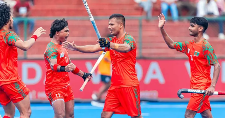 বাংলাদেশের অনূর্ধ্ব-২১ হকি দলের একাংশ